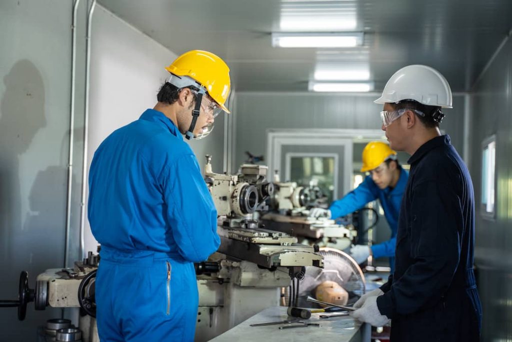 asian-mechanical-worker-male-working-on-milling-ma-2023-11-27-05-29-25-utc